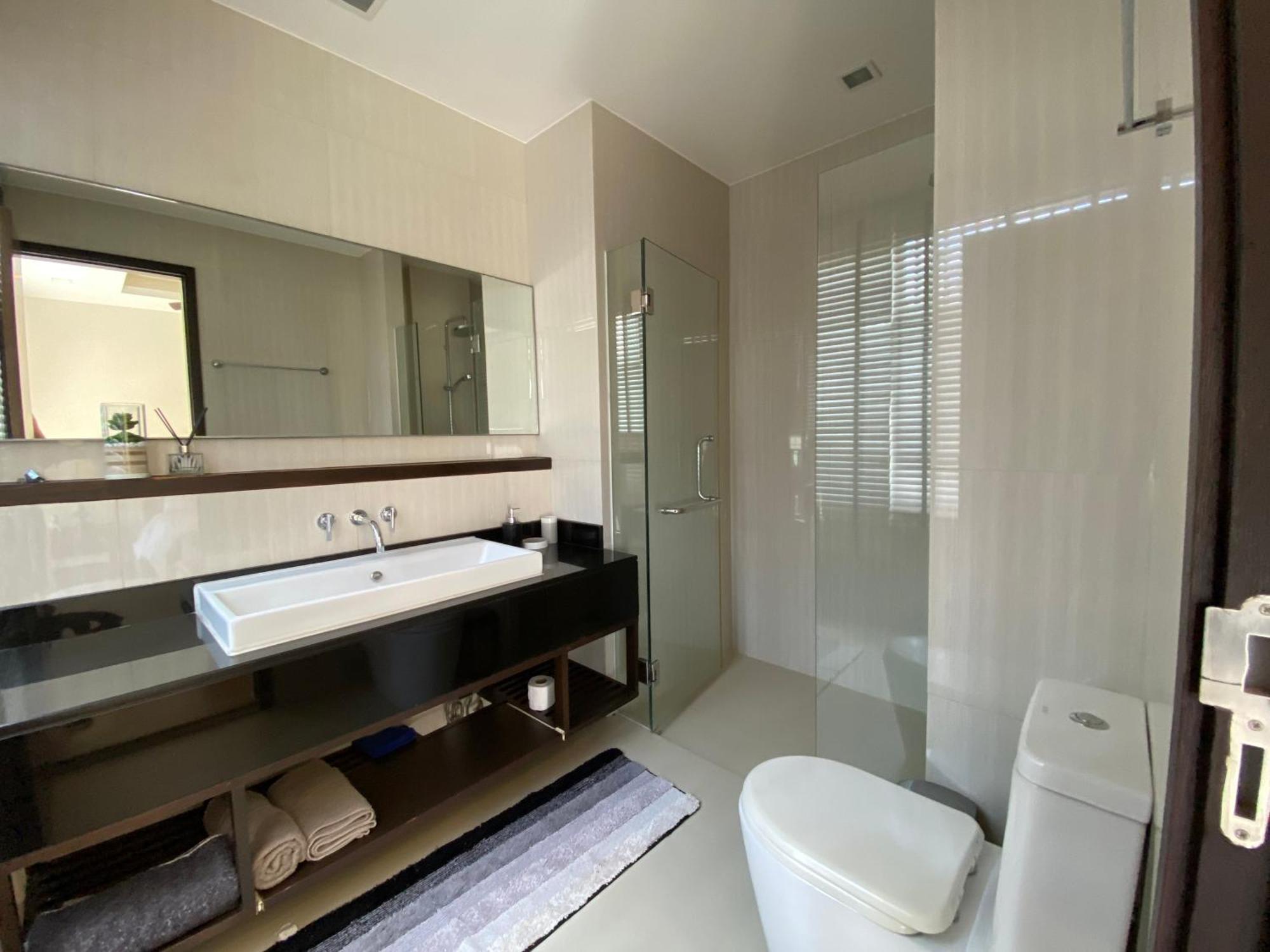 2 Bdr Townhouse In Laguna Park By Capitalpro