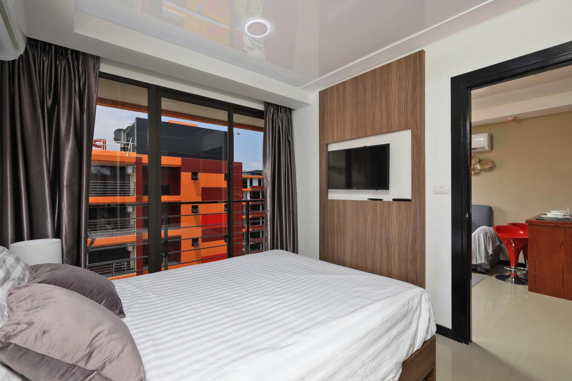 1bdr Naiharn By Capital Pro Phuket