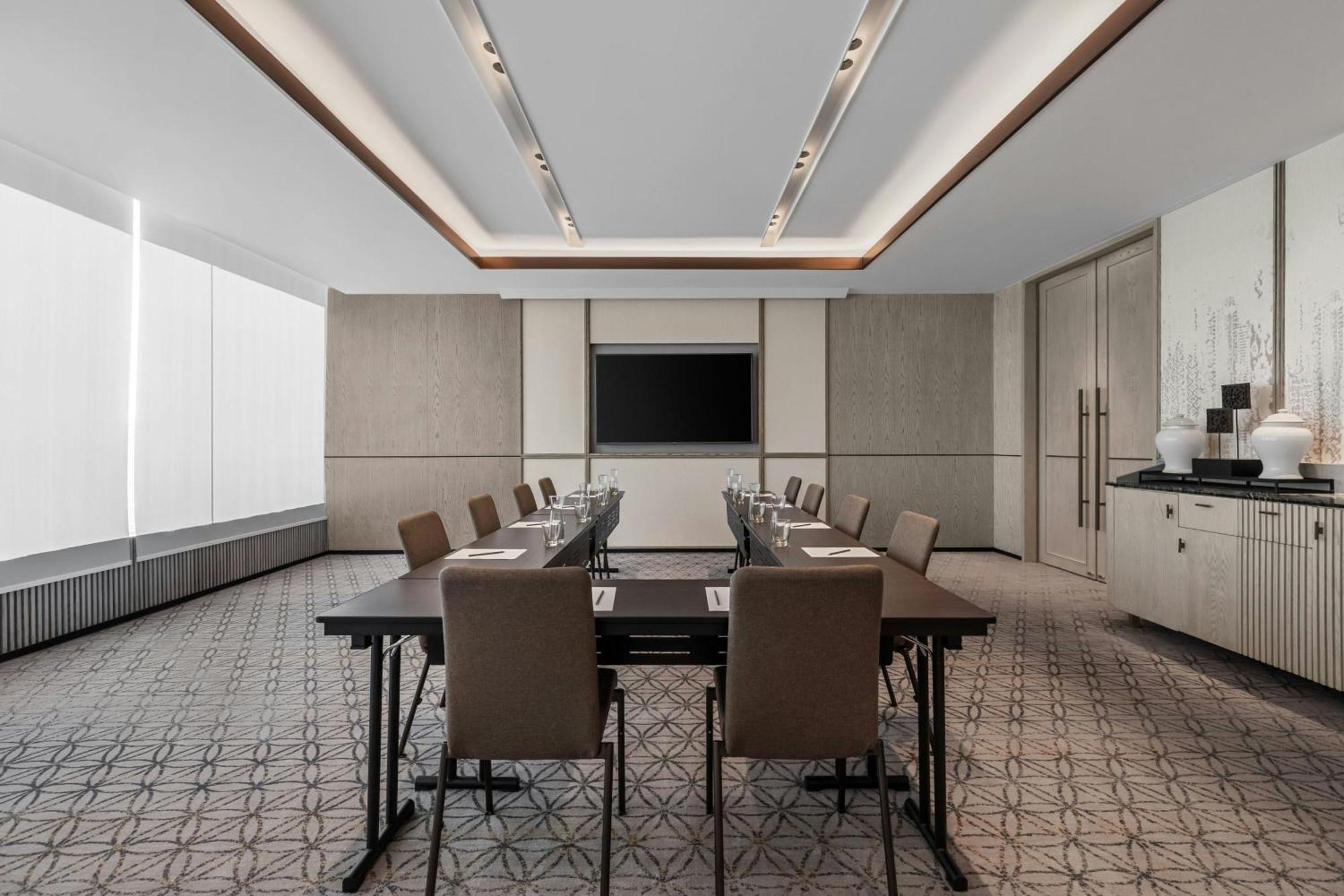 Hotel Courtyard By Marriott Town 4*