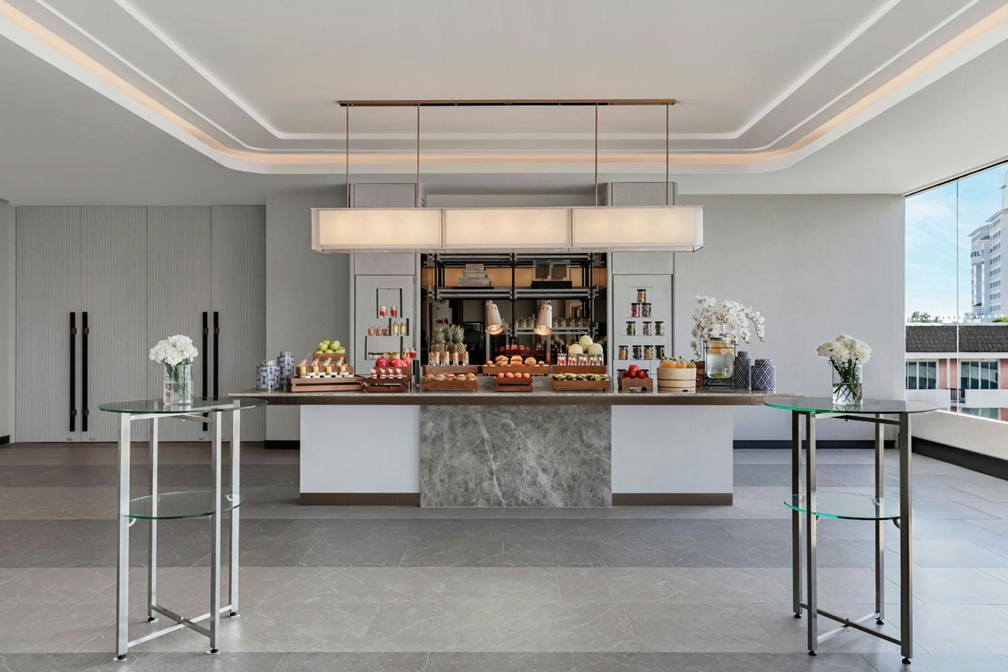 Hotel Courtyard By Marriott Town Phuket