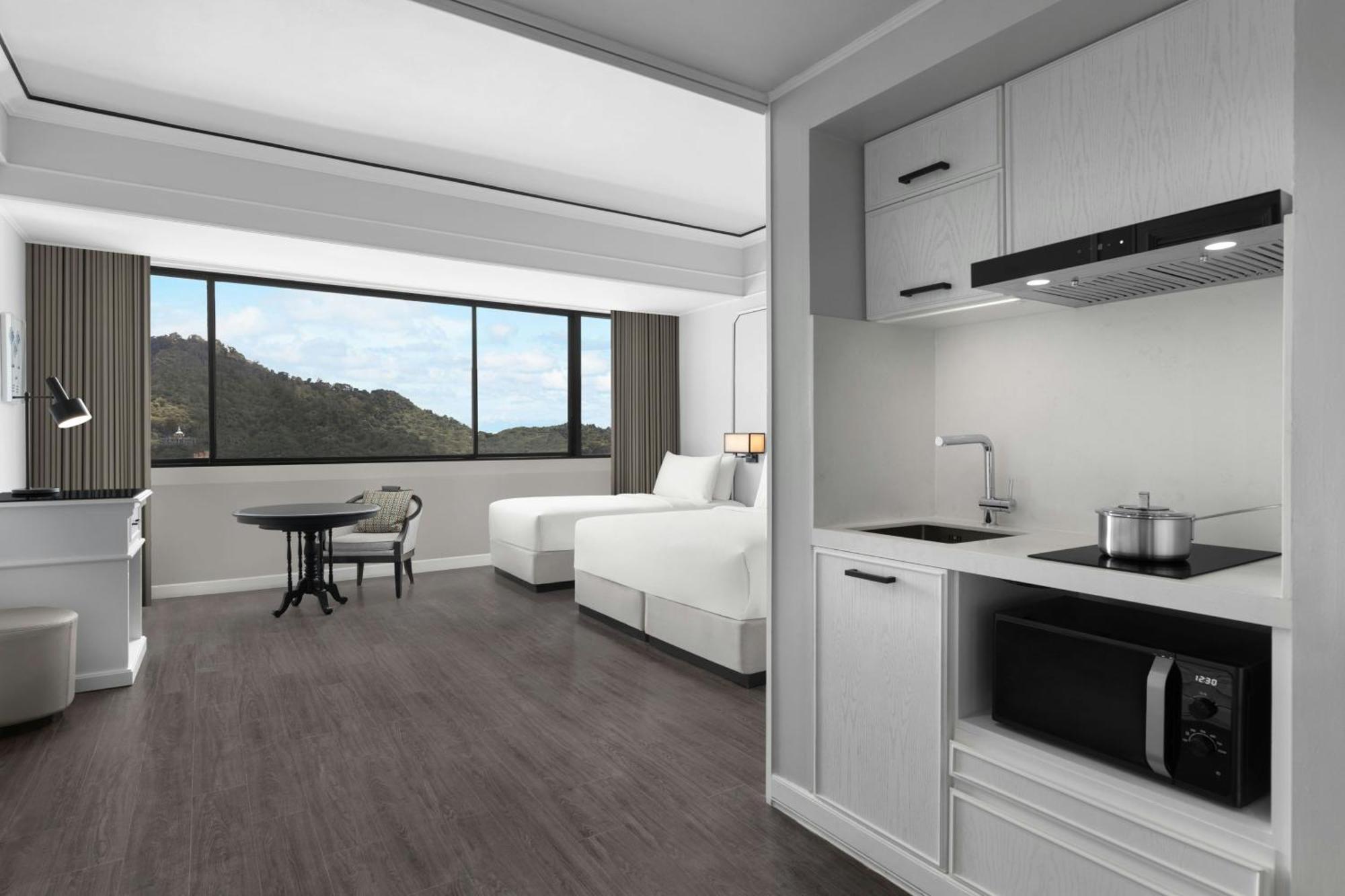 Courtyard By Marriott Town Hotel 4*