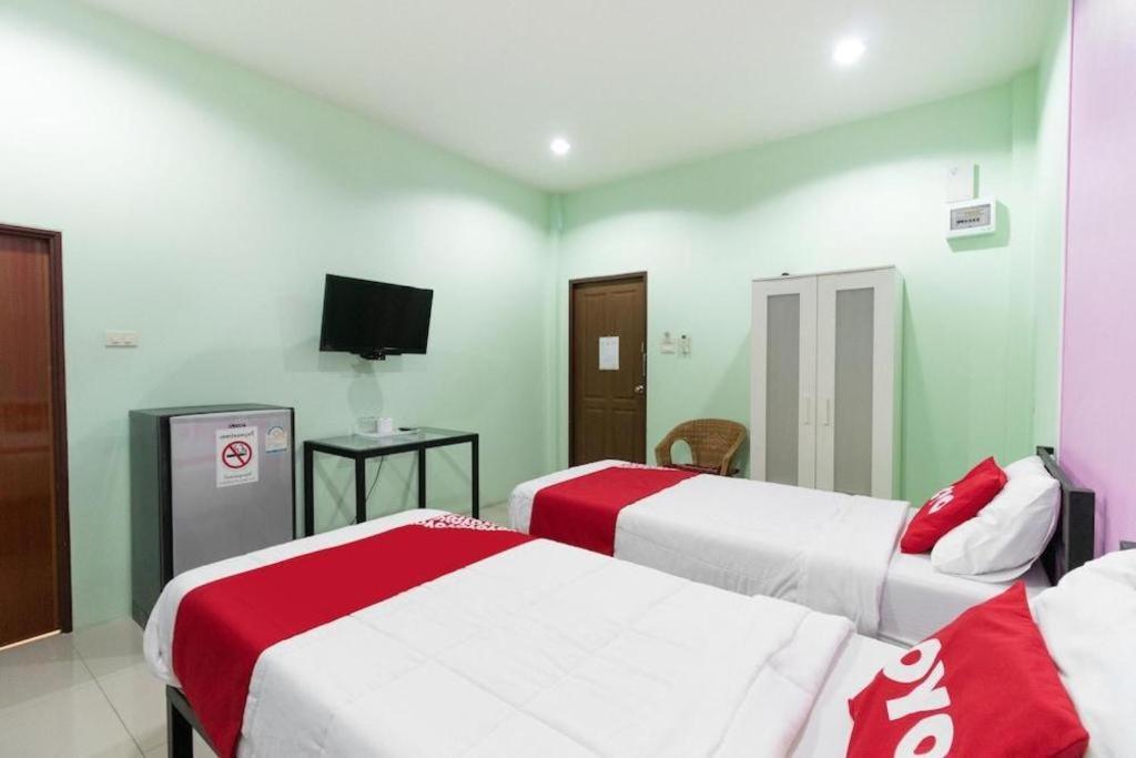 Oyo 1163 Eden Hotel 2*