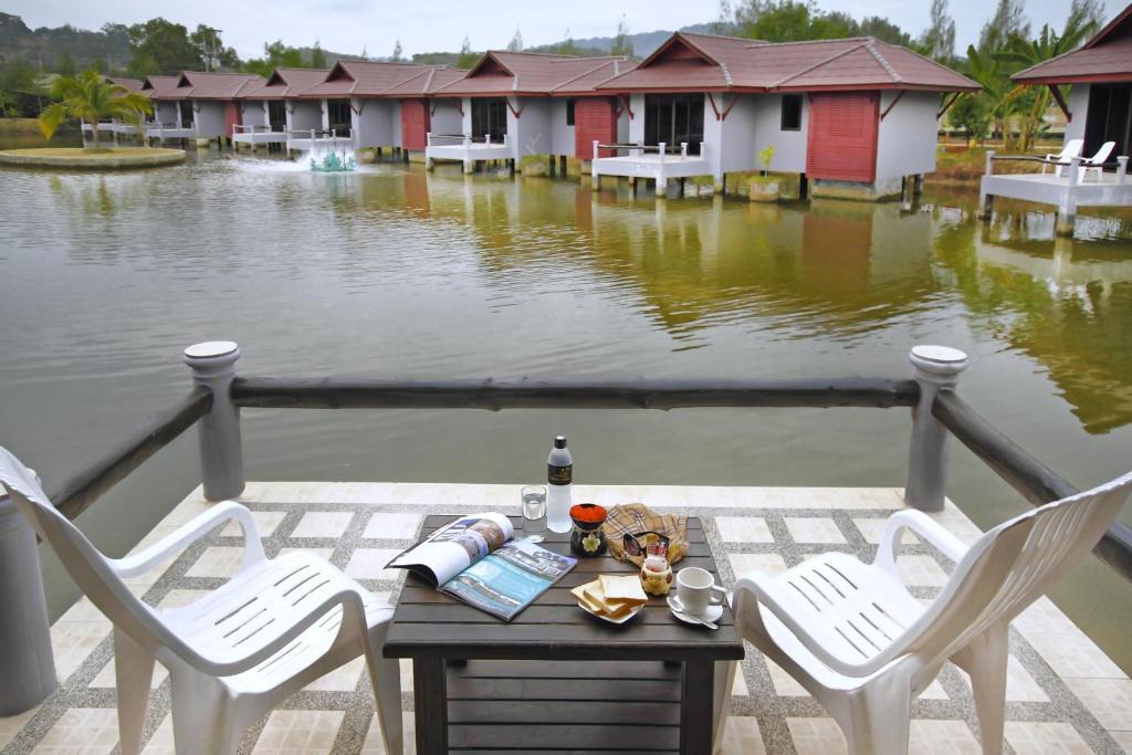 Resort The Laemhin Lagoon Phuket