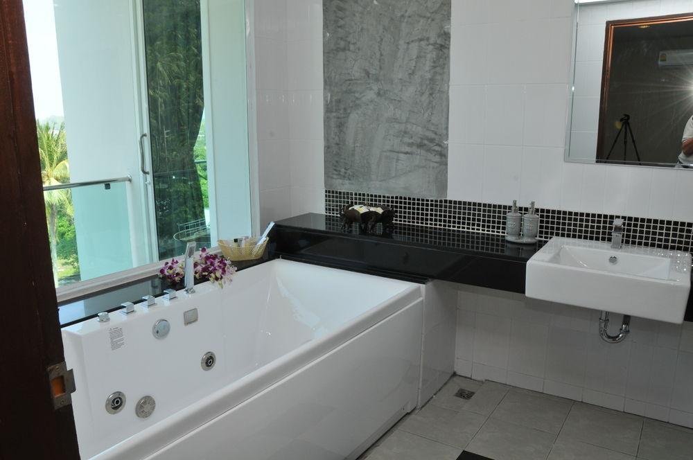 Am Surin Place - Sha Extra Hotel