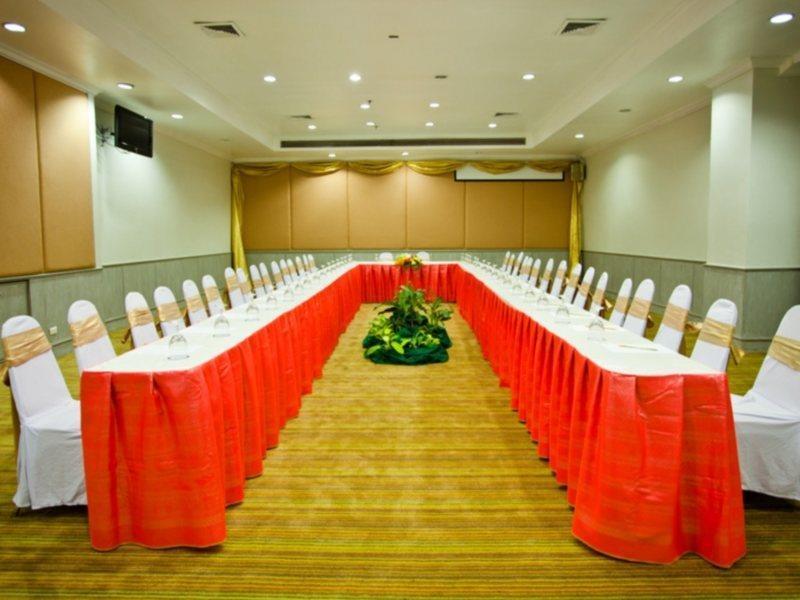 Courtyard By Marriott Town Hotel 4*