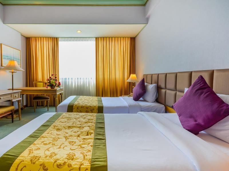 Courtyard By Marriott Town Hotel