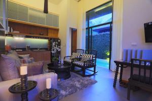 Hotel Wings By Two