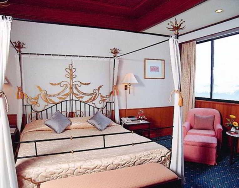 Courtyard By Marriott Town 4*