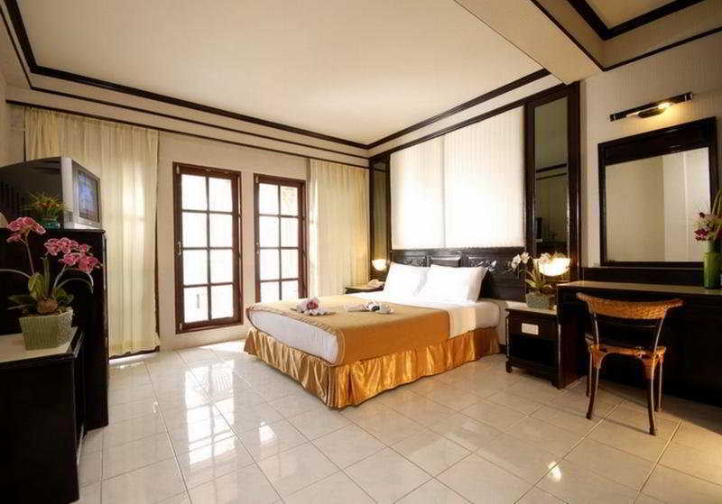 Hotel Patong Swiss Front