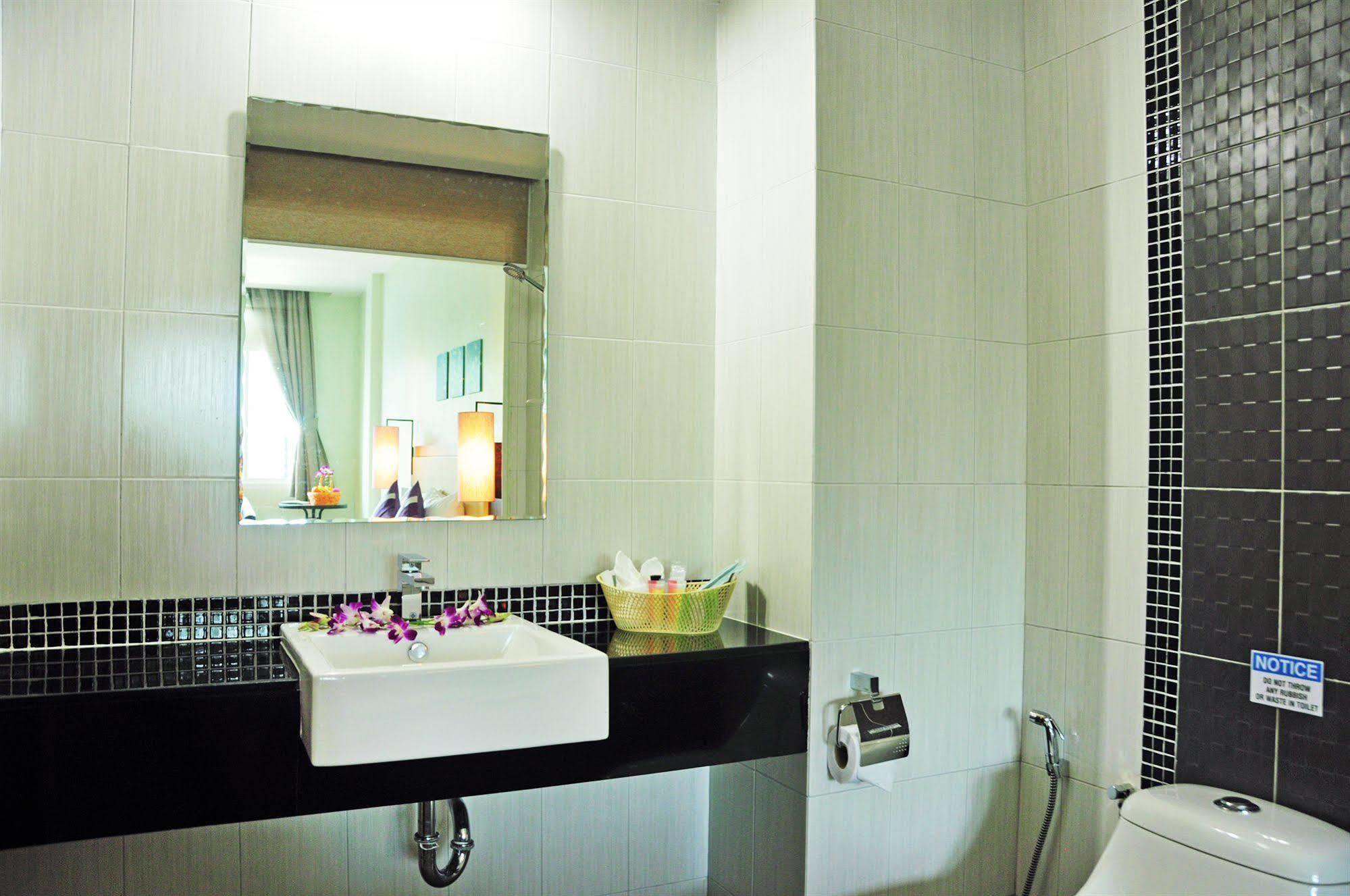 Am Surin Place - Sha Extra Phuket