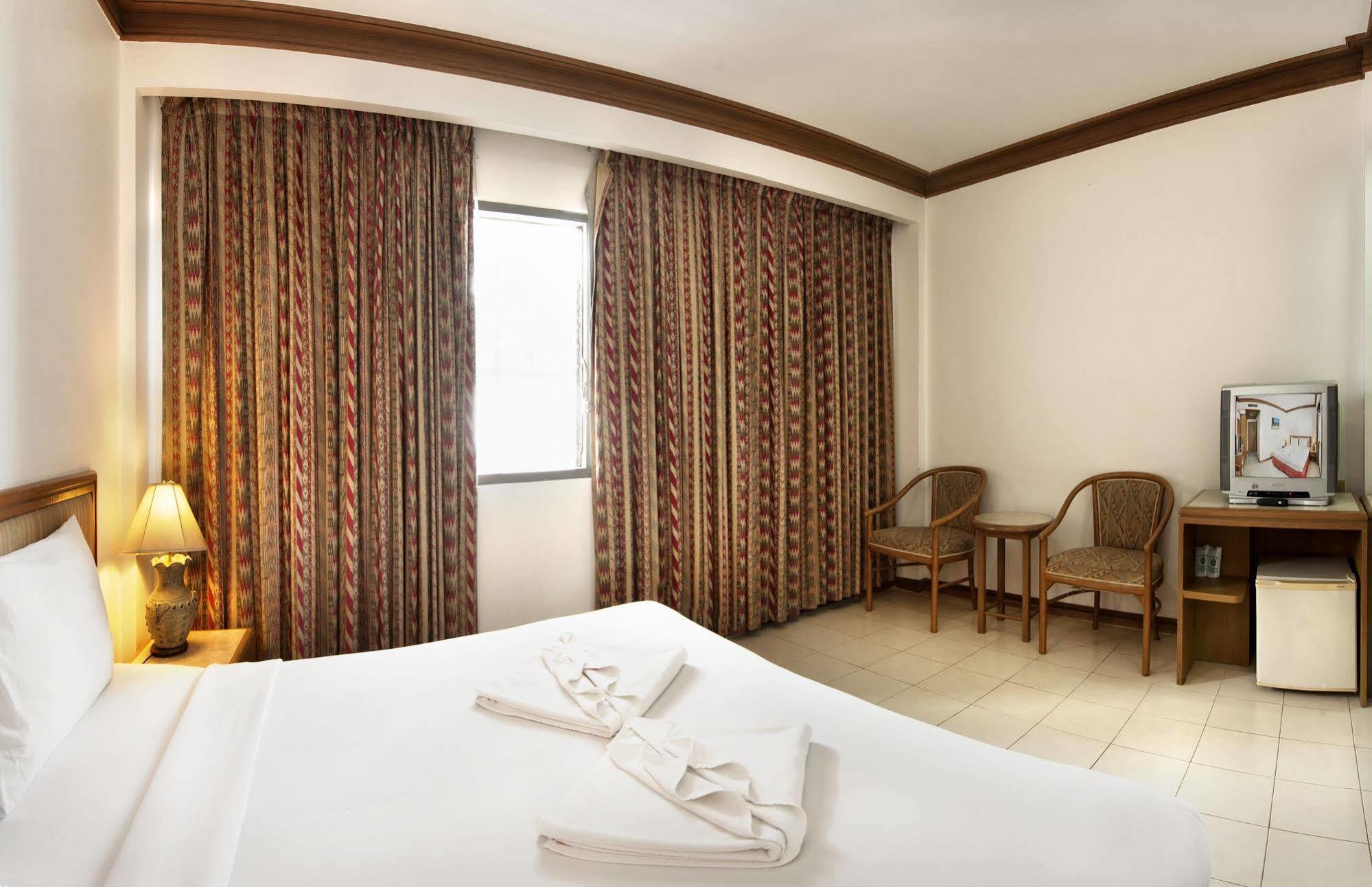 Hotel Rattana Mansion