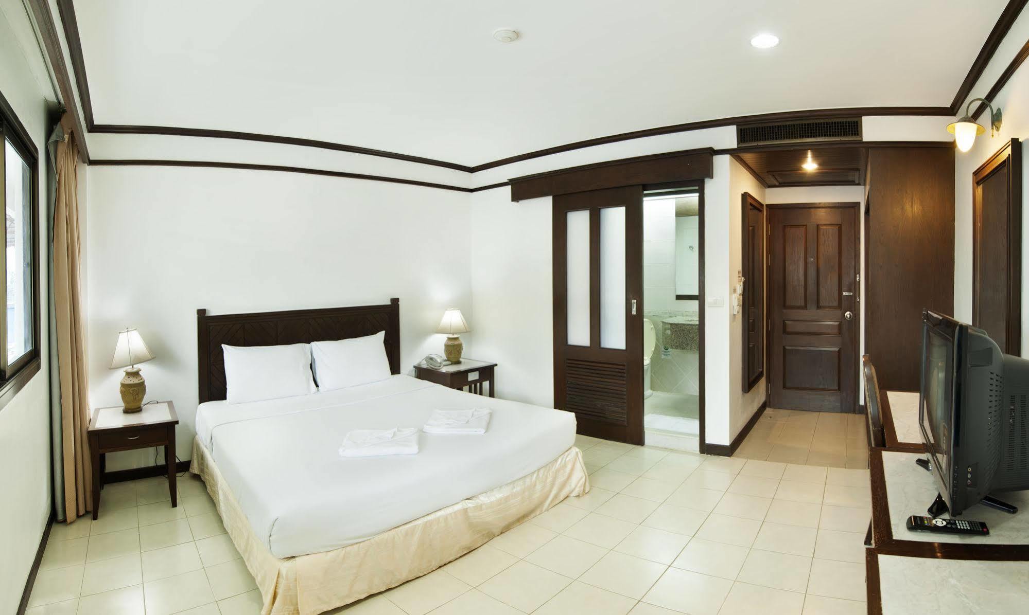 Rattana Mansion Hotel 2*