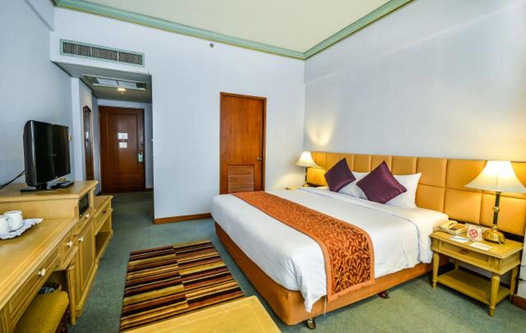 Courtyard By Marriott Town Hotel Phuket