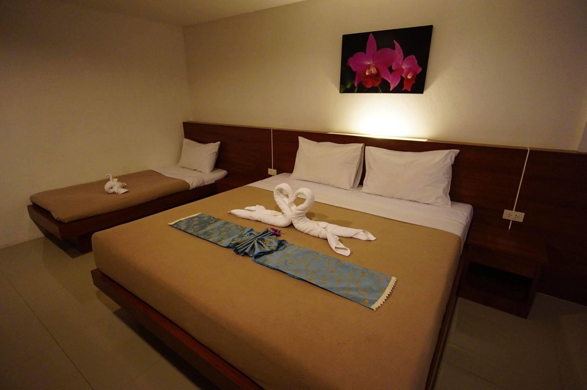Phuthara Hostel Phuket