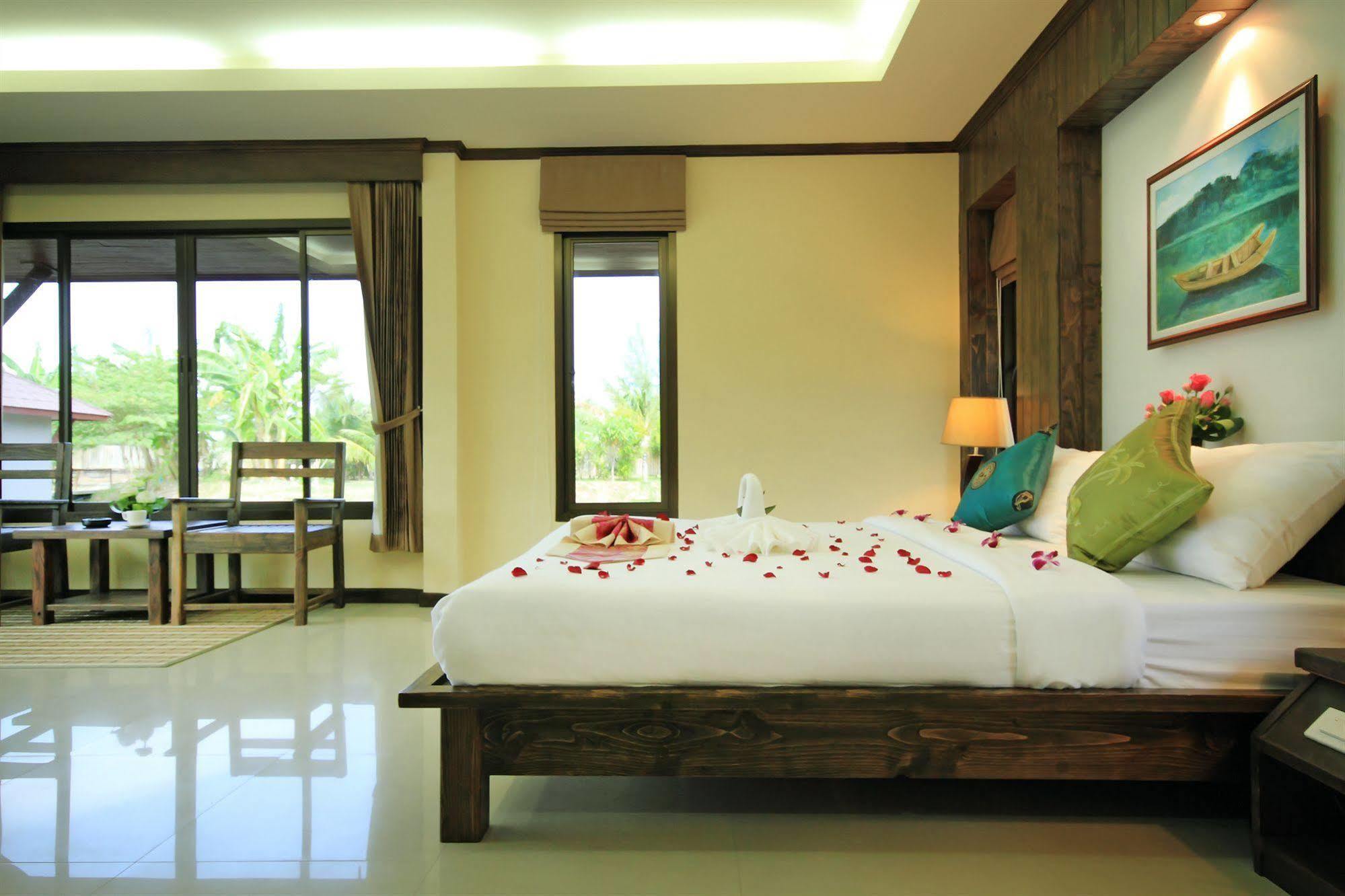 Resort The Laemhin Lagoon Phuket