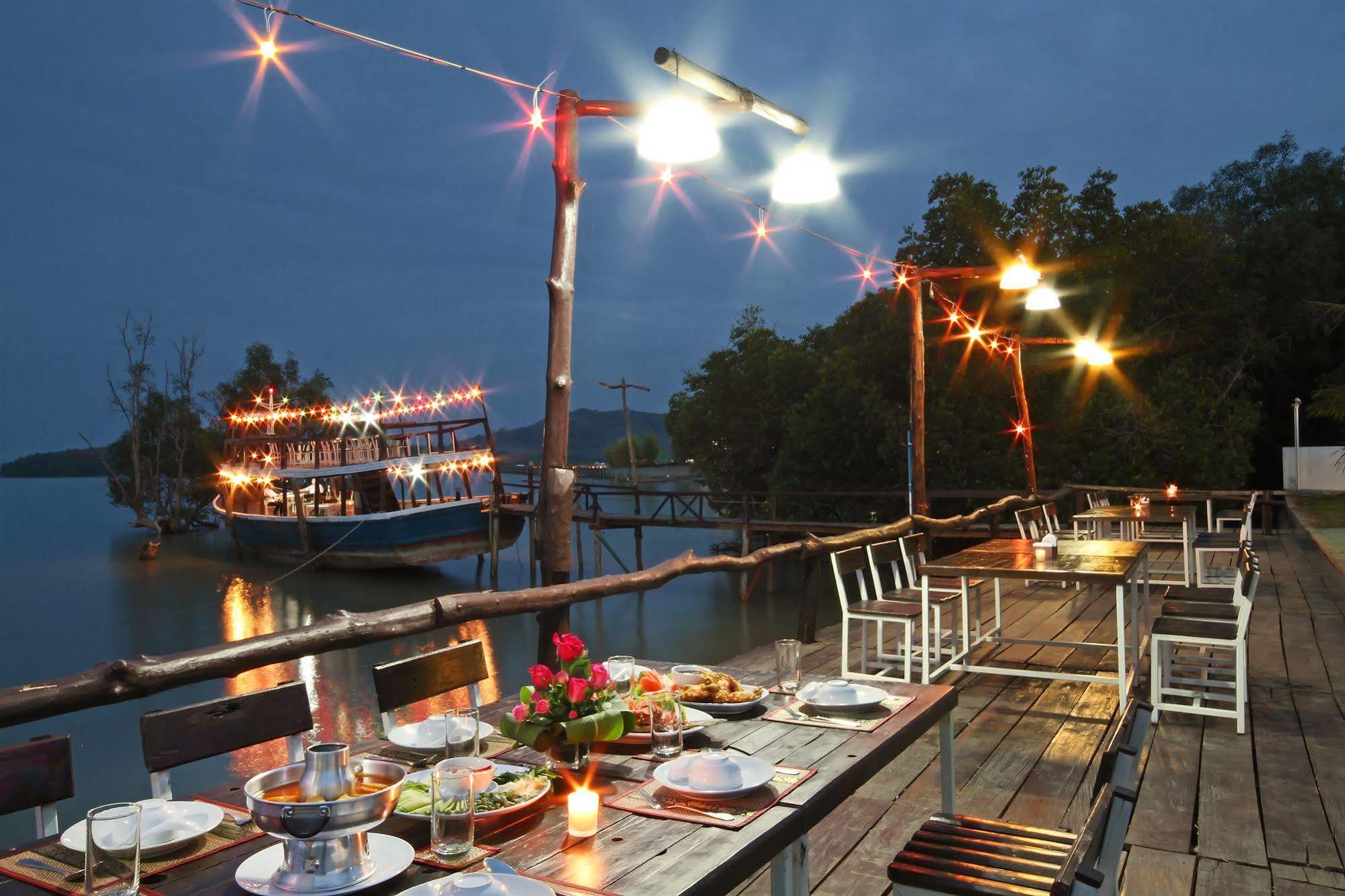 Resort The Laemhin Lagoon Phuket