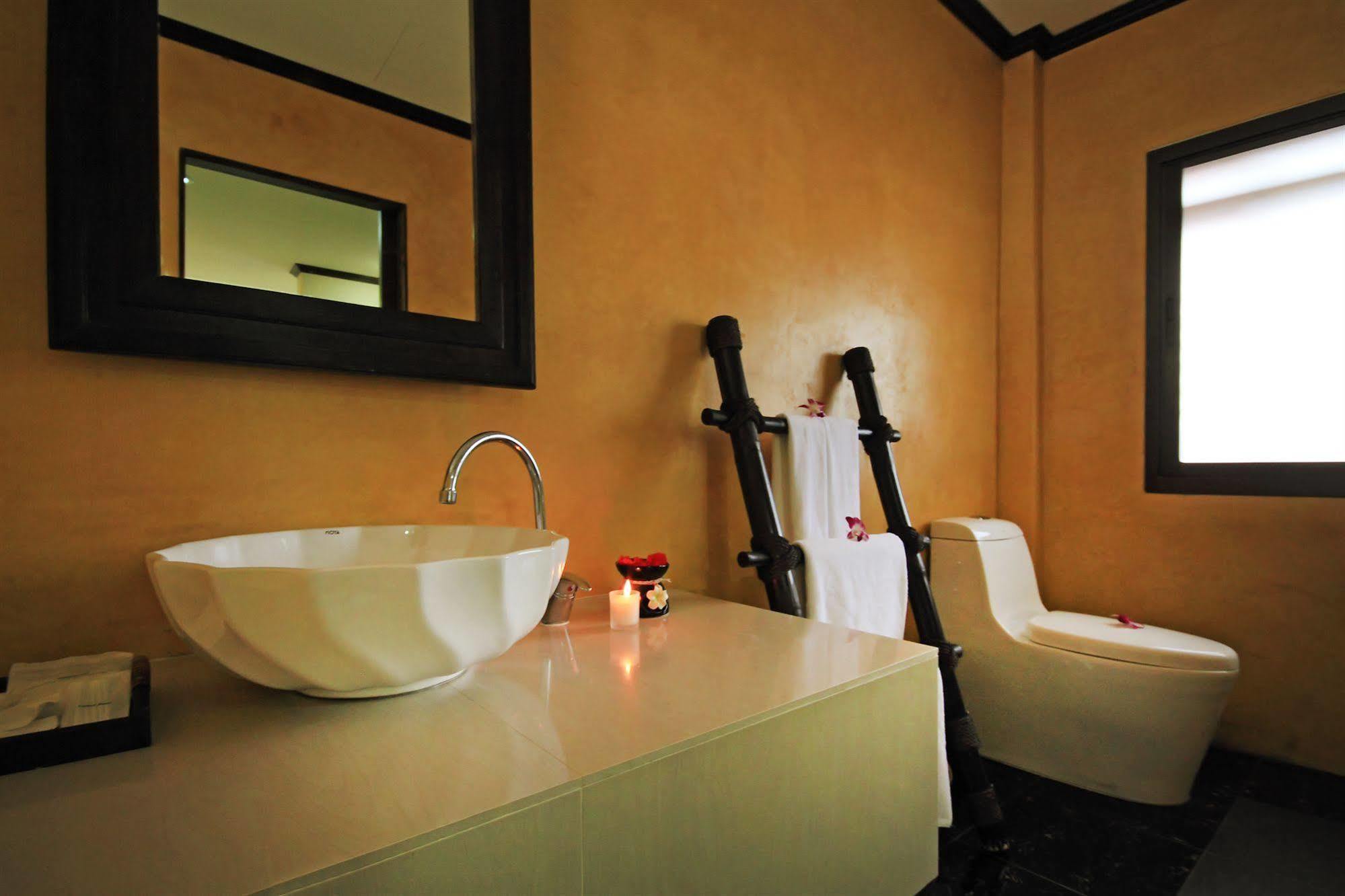 The Laemhin Lagoon 3*