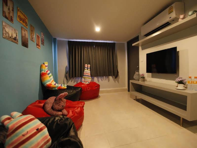 Hotel Oyo 501 At Night Phuket