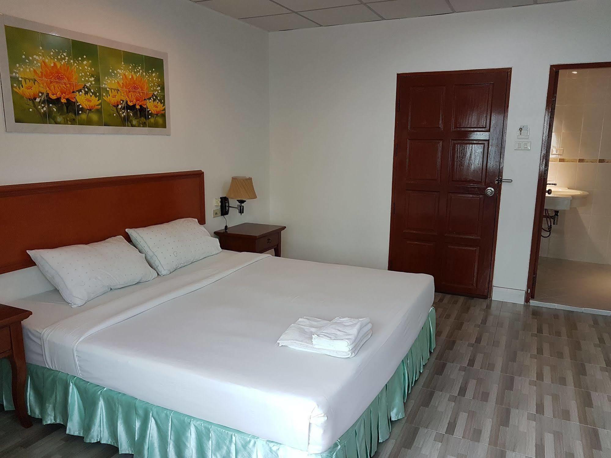Welcome @ Karon Beach. Single From Only 500 Baht Guest house Phuket