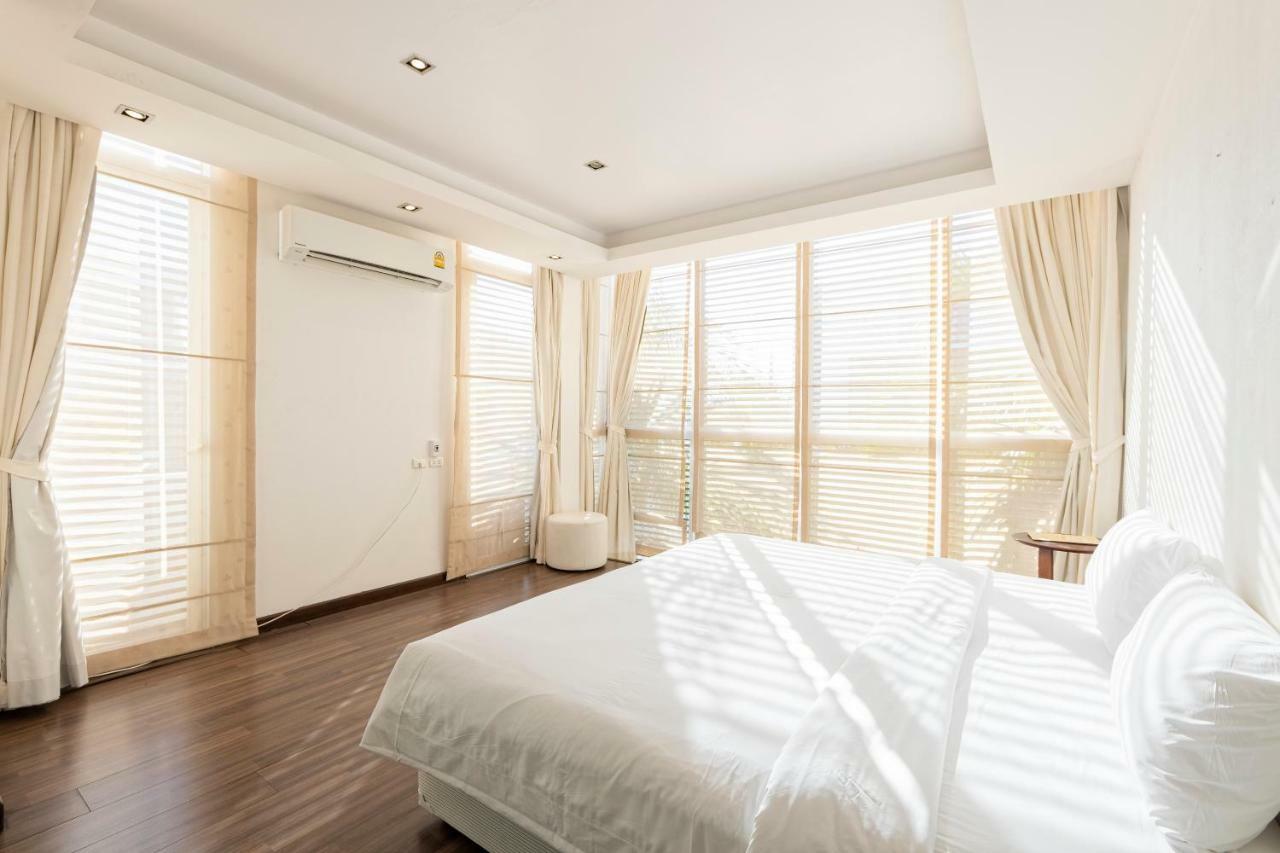 The Lantern Marina Residences Villa